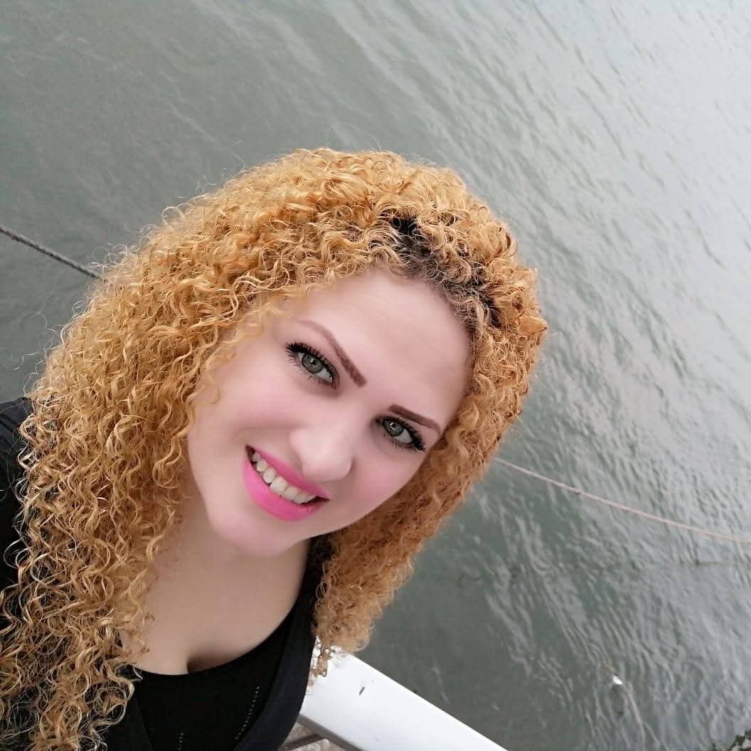 صورة الكاتبة